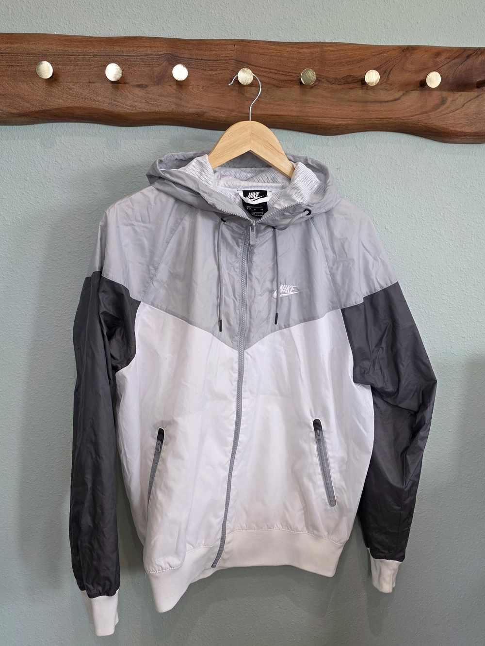 Nike Men’s Light Gray & Dark Gray Windrunner